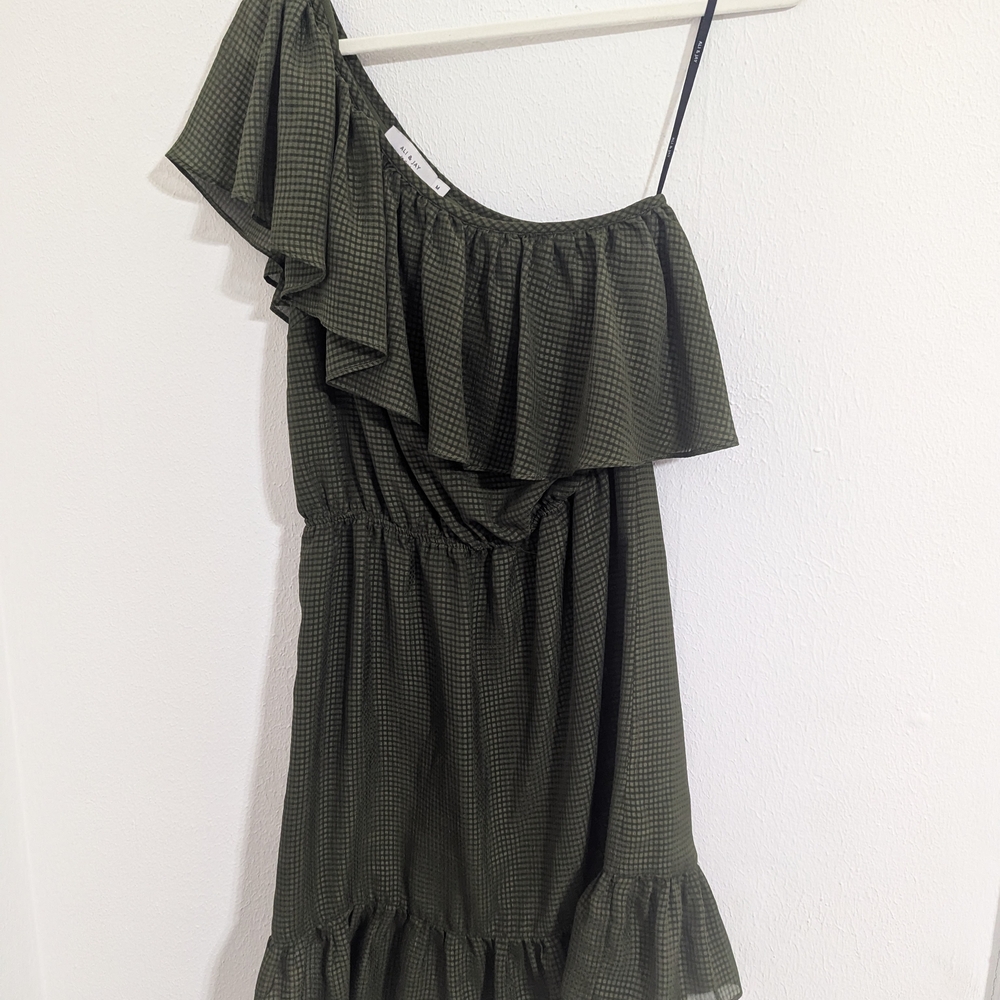 Asymmetrical Green Ruffled Sundress for Wedding Guest